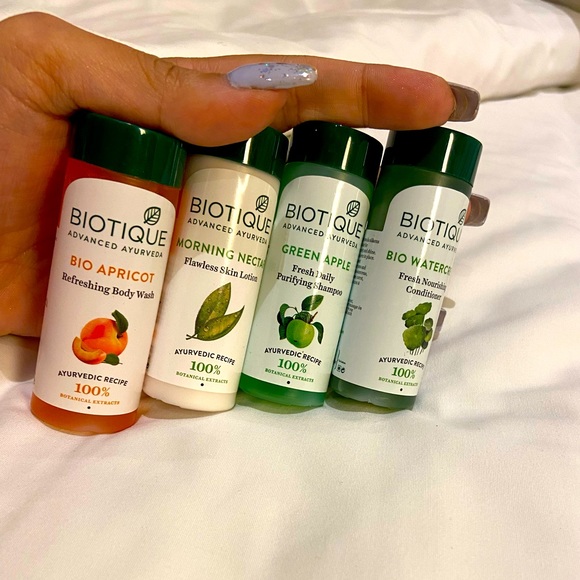 5 Piece Biotique Bath & Body Travel Kit & Nykaa X Jahnvi Kapoor Travel Pouch - Picture 4 of 6